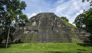Site Maya de Tikal. "Le monde perdu". Temple 5C-54. 16 septembre 2010 © Willy Blanchard