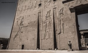 Égypte, Edfou, temple d'Horus. Hiéroglyphe. 17 septembre 2014 © Willy Blanchard