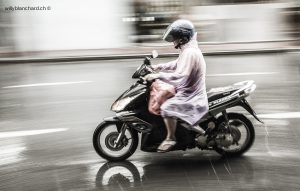 Thaïlande, Bangkok, Chinatown. Scooter sous la pluie. 7 septembre 2011 © Willy Blanchard