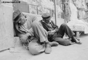 Turquie, Ankara. Hommes faisant la sieste. Juillet 1988 © Willy Blanchard
