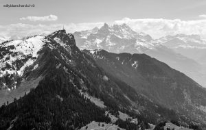 Suisse, Vaud. Vue sur le Chamossaire, 2112 mètres