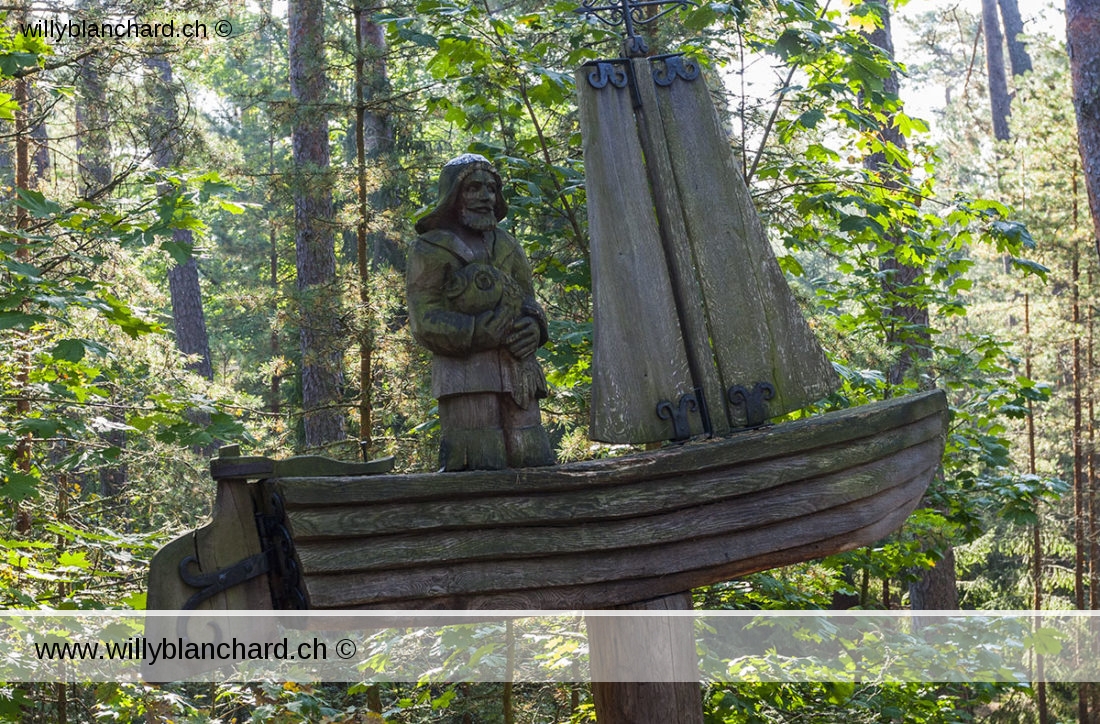 Lituanie, Klaipeda, Juodkrante. Raganu Kalnas, (Hill of witches), sculpture en bois de légendes du folklore lituanien. 24 septembre 2007 © Willy Blanchard