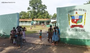 Guatemala, Izabal, Agua Caliente. École du village