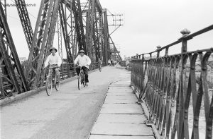 Vietnam, Hanoï. Le pont Long Biên sur le fleuve Rouge. Août 1995 © Willy Blanchard