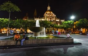 Mexique, Guadalajara de nuit. Cathédrale de l'Assomption, façade est. Plaza de la Liberación. 3 septembre 2008 © Willy Blanchard