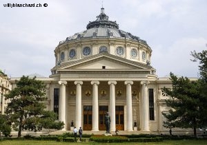 Roumanie, Bucarest. L'Athénée roumain (Ateneul Român). Architecte: Albert Galleron. Il s'agit d'une salle de concert, achevée en 1888. 22 septembre 2004 © Willy Blanchard