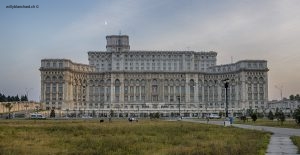 Roumanie, Bucarest. Palais de Nicolae Ceausescu. Palais du Parlement. Architecture. 21 septembre 2004 © Willy Blanchard