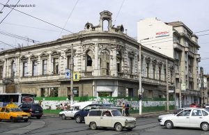 Roumanie, Bucarest. Strada Buzesti 1 et 3. Cette façade, et l'hôtel Marna ont été rasés depuis. 22 septembre 2004 © Willy Blanchard