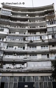 Roumanie, Bucarest. Architecture. Logement collectif. 21 septembre 2004 © Willy Blanchard