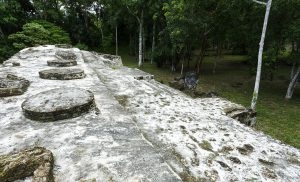 Guatemala, Petén. Site archéologique Maya de Yaxha. Plaza de las Columnas. 18 septembre 2010 © Willy Blanchard