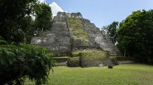 Guatemala, Petén. Site archéologique Maya de Yaxha. Templo de las Manos Rojas. 18 septembre 2010 © Willy Blanchard