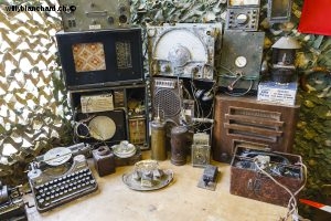 Lettonie, Kandava, Zante. Musée de la forteresse de Courlande. Kurzemes cietokšņa muzejs. Radios, machine à écrire, téléphone. 26 septembre 2007 © Willy Blanchard