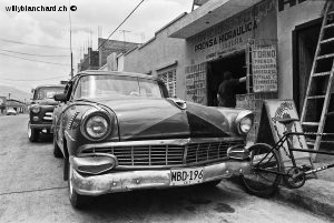 Colombie, Valle del Cauca, Cali. Automobile non identifiée. Septembre 1992 © Willy Blanchard