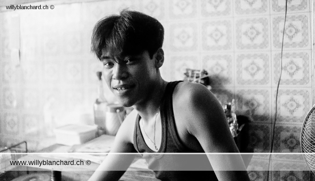 Vietnam, Hanoï. Jeune homme au café. Août 1995 © Willy Blanchard