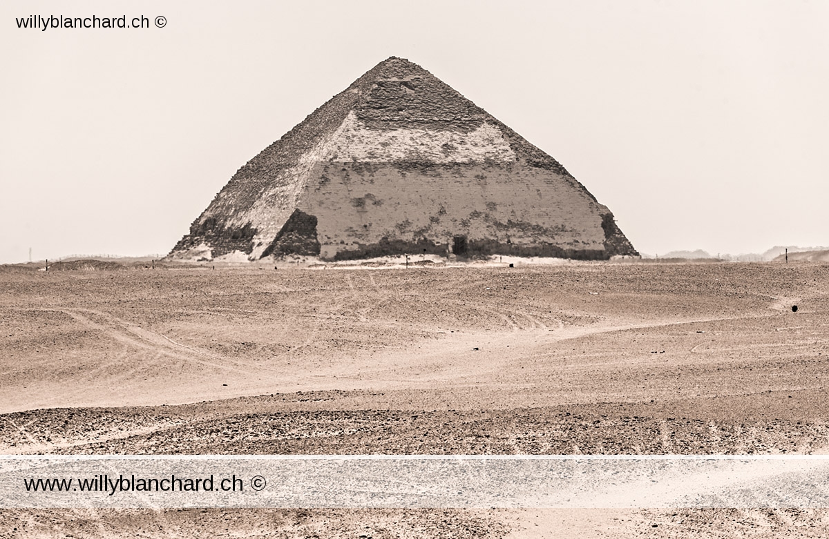 Égypte, Dahchour. Pyramide rhomboïdale. 7 septembre 2014 © Willy Blanchard