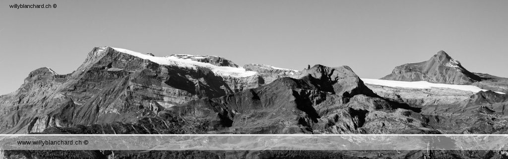 Suisse, Valais. Vue sur le glacier des Diablerets. Le Oldenhorn (Becca d'Audon) à droite. Vue depuis Eison. 12 octobre 2017 © Willy Blanchard
