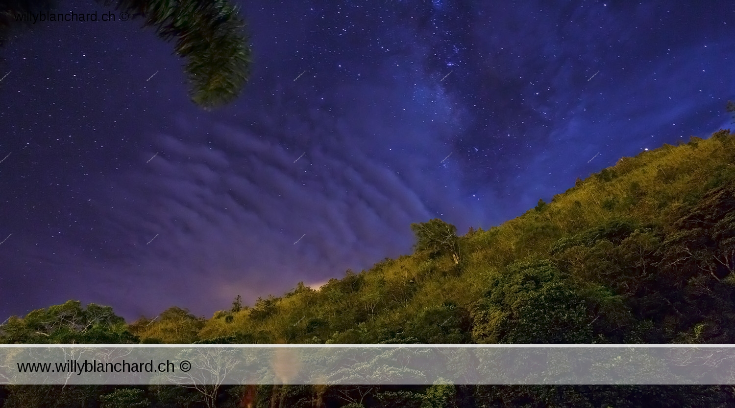 Panama, Chiriqui, Boquete. Ciel nuageux et étoilé de nuit. Nuit sous les étoiles. 17 septembre 2015 © Willy Blanchard
