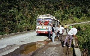 Colombie, Cauca et Huila, Route de Popayan à San Agustin. Un arrêt avec vue. Septembre 1992 © Willy Blanchard
