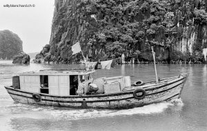 Vietnam, Haïphong (Hải Phòng), la baie d'Along (Hạ Long). Août 1995 © Willy Blanchard
