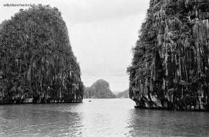 Vietnam, Haïphong (Hải Phòng), la baie d'Along (Hạ Long). Août 1995 © Willy Blanchard
