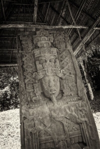 Guatemala, Izabal. Site archéologique de Quiriguá. Stèle C, face sud représentant le roi maya K'ak' Tiliw Chan Yopaat. 9 septembre 2010 © Willy Blanchard