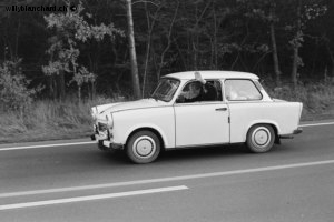 Allemagne, sur l'autoroute menant à Berlin Ouest. Trabant. 11 novembre 1989 © Willy Blanchard