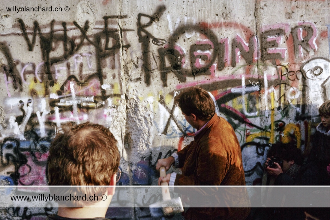 Allemagne, chute du mur de Berlin du 9 novembre 1989. Berlin-Ouest. Kodachrome. 12 novembre 1989. © Willy Blanchard