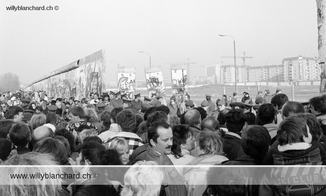 Allemagne, chute du mur de Berlin du 9 novembre 1989. Berlin-Ouest, Potsdamer Platz. 12 novembre 1989 © Willy Blanchard