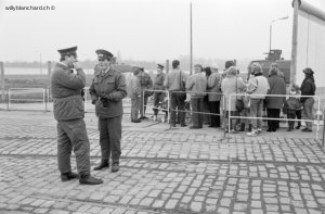 Allemagne, chute du mur de Berlin du 9 novembre 1989. Berlin-Est. Potsdamer Platz. 12 novembre 1989 © Willy Blanchard