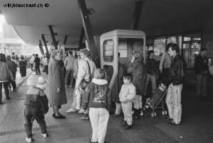 Allemagne, gare de Berlin Zoologischer Garten. 11 novembre 1989 © Willy Blanchard
