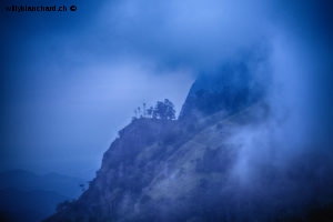 Sri Lanka, Ella. Vue sur Ella Rock depuis l'hôtel Ella Gap Panorama. 10 septembre 2018 © Willy BLANCHARD