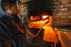 Jordanie. Production de pain dans une boulangerie à Kerak. 14 septembre 2009 © Willy BLANCHARD