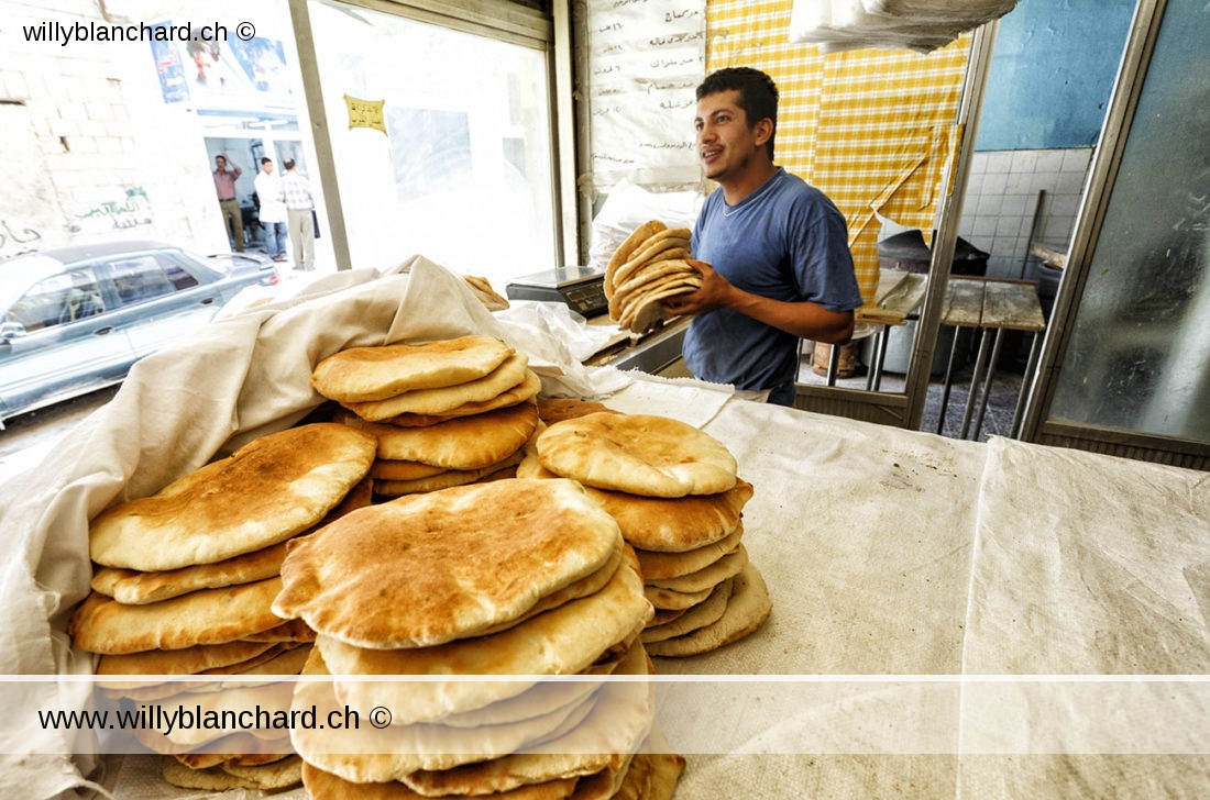 Jordanie. Production de pain dans une boulangerie à Al-Karak. 14 septembre 2009 © Willy BLANCHARD