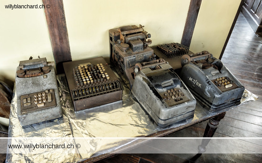 Sri Lanka, Colombo. Main Street, Col. 11. Hôtel de Ville datant de 1865. Quelques anciennes calculatrices. 4 septembre 2018 © Willy BLANCHARD