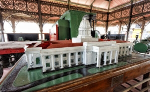 Main Street, Col. 11. Ancien Hôtel de Ville datant de 1865. Petit musée des véhicules municipaux. Maquette de l'Hôtel de Ville de 1927. 4 septembre 2018 © Willy BLANCHARD