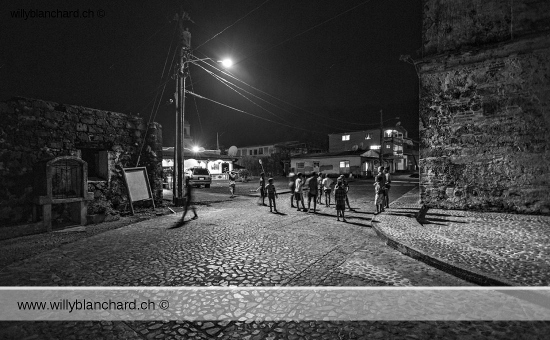 Panama, rue de Portobelo, de nuit. 8 septembre 2015 © Willy BLANCHARD