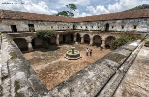 Guatemala, Antigua. Convento las Capuchinas. Vue sur le patio. 6 septembre 2010 © Willy BLANCHARD