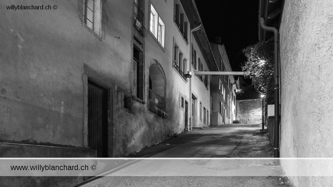 Suisse, Vaud. Lucens de nuit. Ruelle Vio Martin. 24 mai 2020 © Willy BLANCHARD