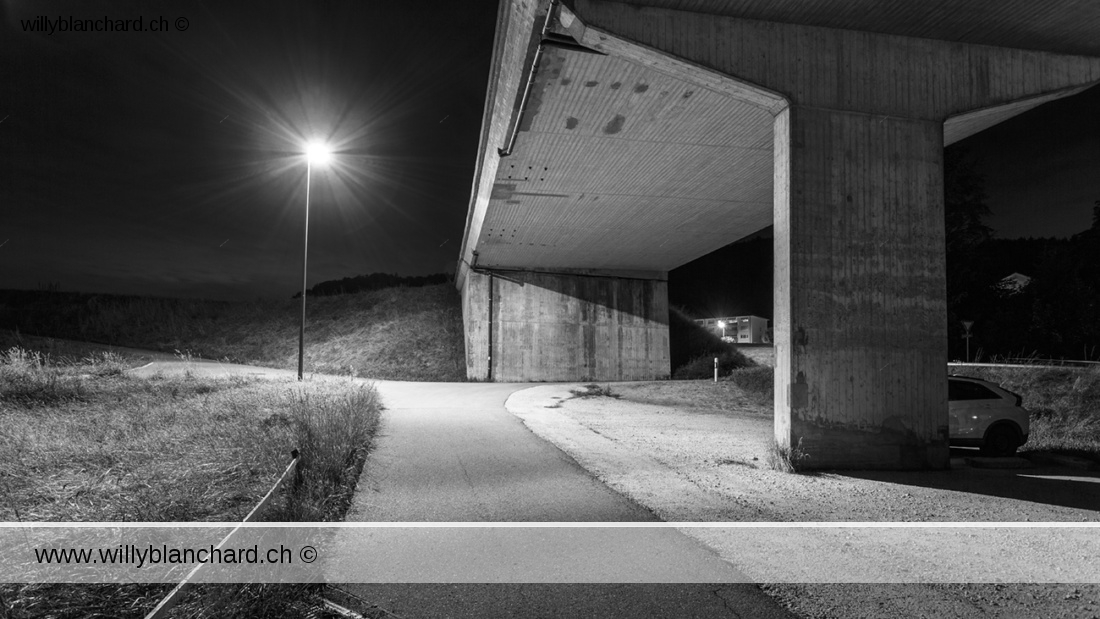 Lucens de nuit. Chemin de la Guérite, sous la "Route suisse 1", ou route de Berne. 19 août 2020 © Willy BLANCHARD