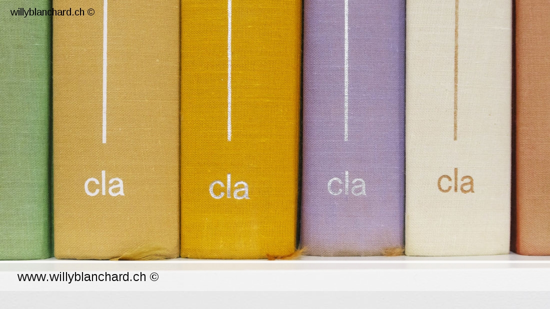 La bibliothèque. Le dos des CLA (Club du Livre d'Anticipation.) éditions OPTA. 23 janvier 2023 © Willy BLANCHARD