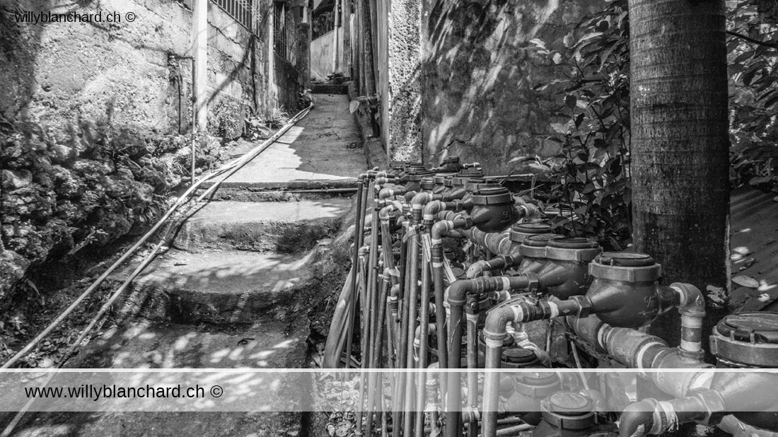 Compteurs d'eau, Lahug, Cebu City, Philippines. 20 janvier 2025 © Willy BLANCHARD